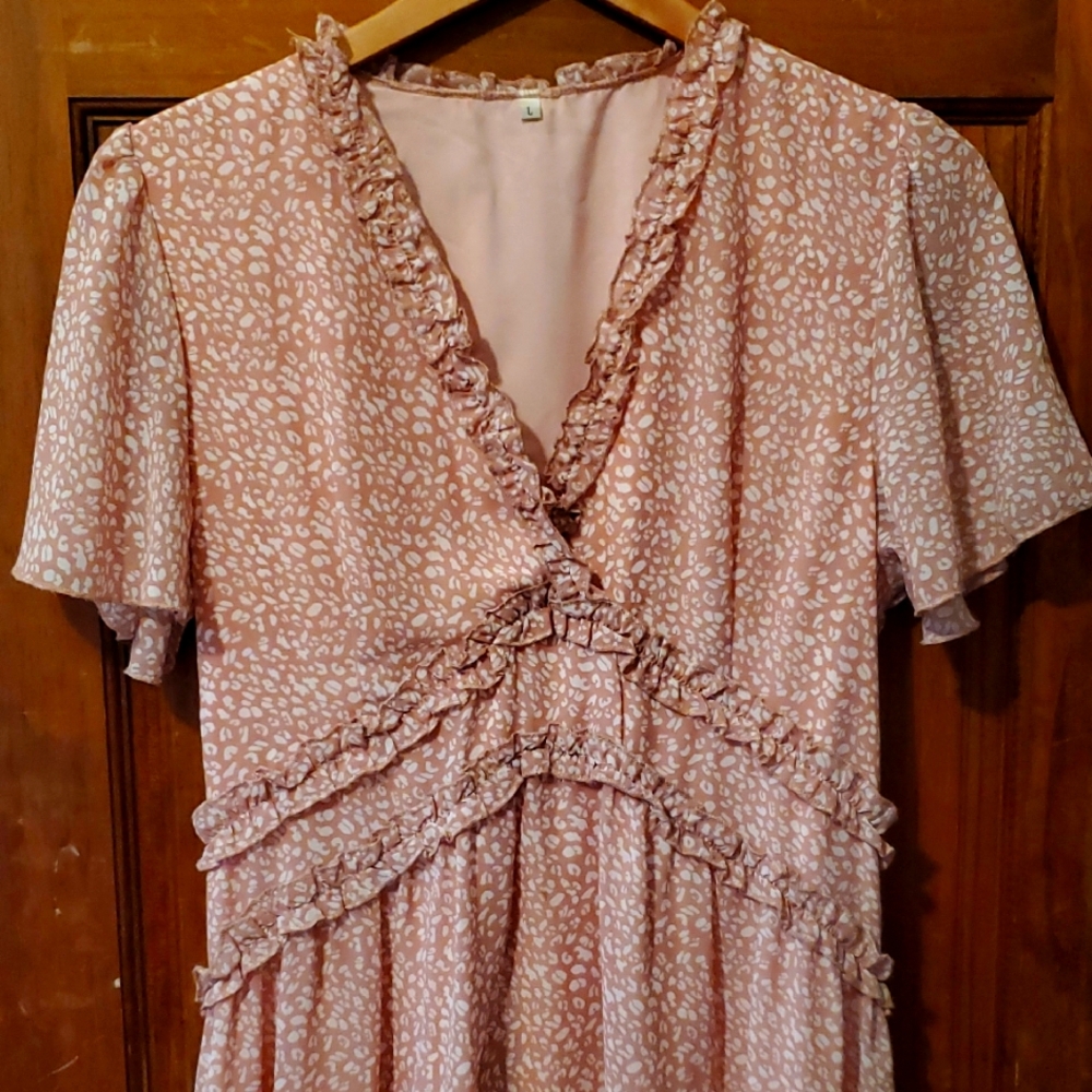 $8 - GOLDSTITCH light pink midi dress